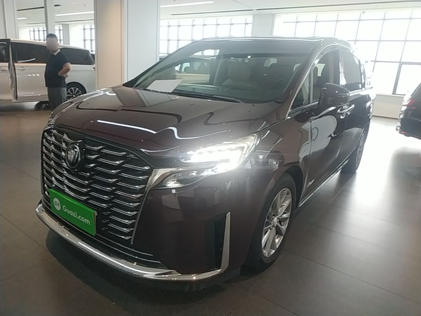 Unter der Vorderseite des Autos