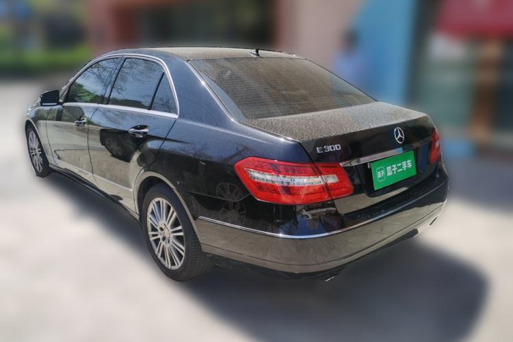 Used Mercedes-Benz E-Class 2009 E 300 Elegant Model
