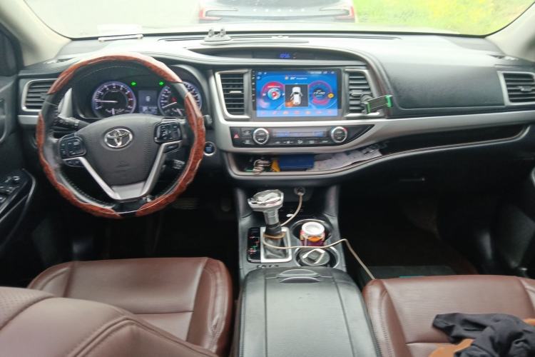 Used Toyota Highlander 2015 2.0T Four-Wheel Drive Luxury Edition 7-Seater Center Console