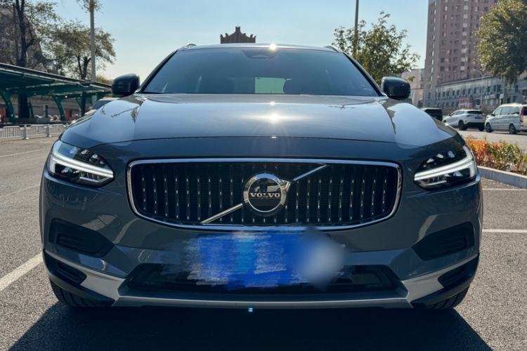 Used Volvo V90 2022 Cross Country B5 AWD Smart Range Edition