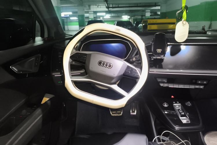 Used Audi Q4 e-tron 2024 40 e-tron Boundary Edition Steering Wheel