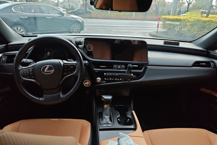 Used Lexus ES 2023 200 Excellence Edition