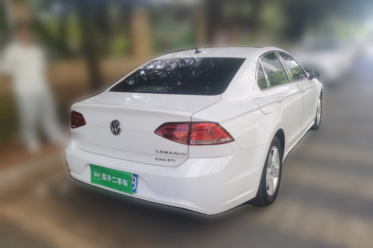 Used Volkswagen Lamando 2015 230TSI DSG Fashion Edition Rear Right 45 Deg