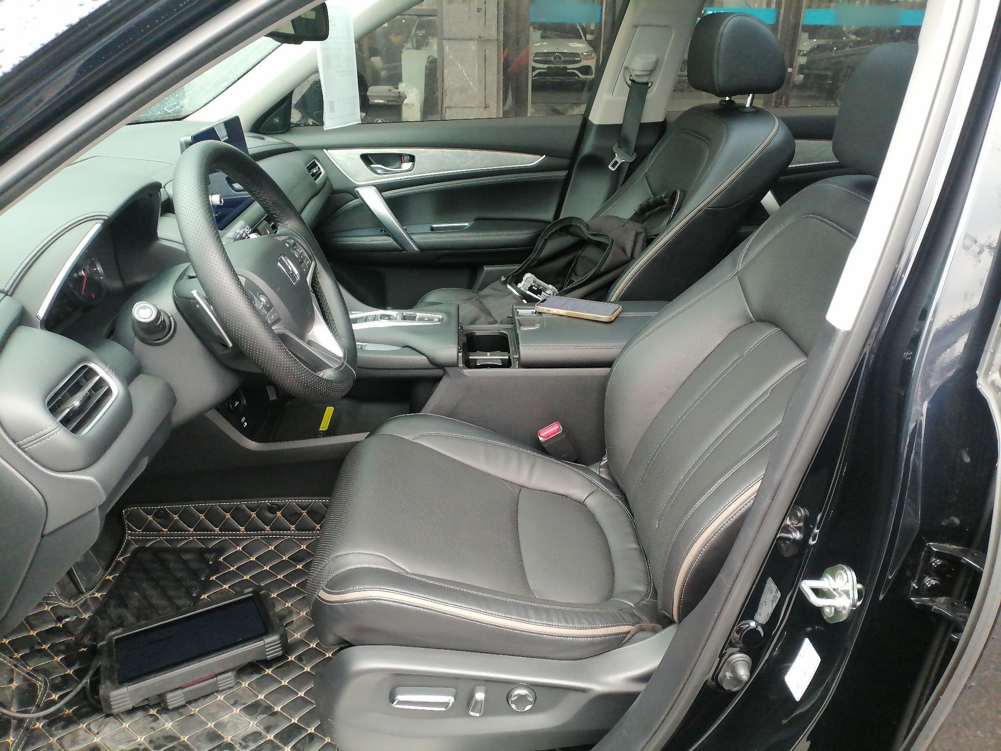 Переднее сиденье в автомобиле