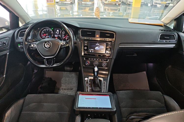 Used Volkswagen Golf 2018 230TSI Automatic Luxury Version
