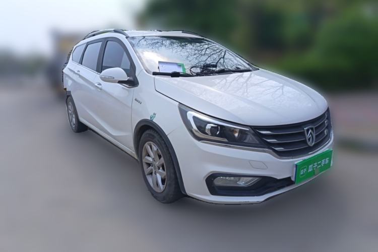 Used Baojun 310W 2017 1.5L Manual Fashion Model China V Front Right 45 Deg
