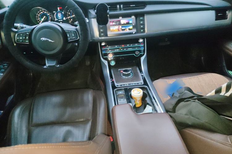 Used Jaguar XFL 2017 XFL 2.0T 240PS Luxury Edition Center Console