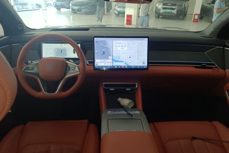 Used BYD Tang L 2025 DM 175KM Drone Player Edition Center Console