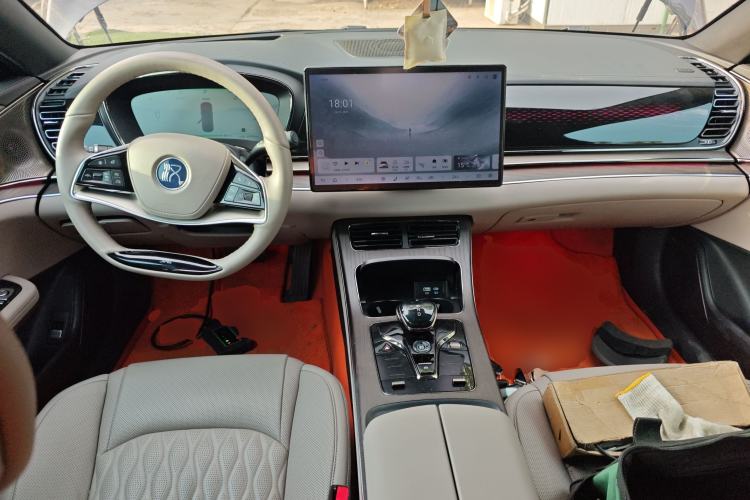 Used BYD Han 2024 EV Glory Edition 715KM Front-Wheel-Drive Flagship Model Center Console