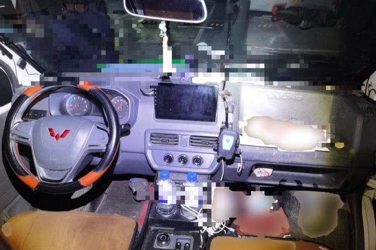 Used Wuling Yangguang 2024 300km Comfort-Grade Passenger Van 60kW
