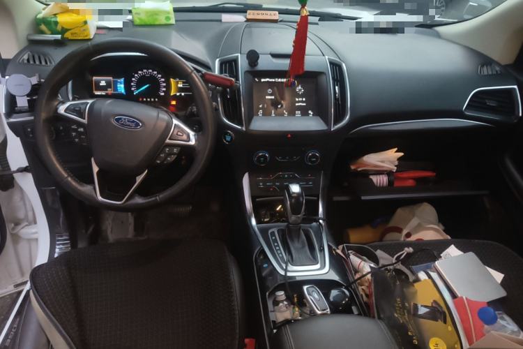 Used Ford Edge 2017 EcoBoost 245 Two-Wheel-Drive Sporty 7-Seater Center Console