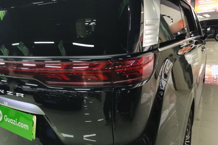 Used Denza D9 2022 DM-i 1040 Prestige Model