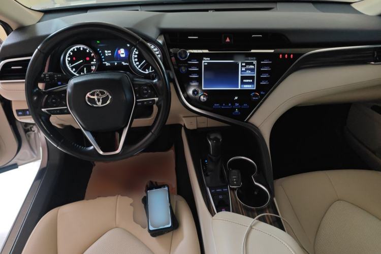 Used Toyota Camry 2018 2.5G Luxury Edition Center Console