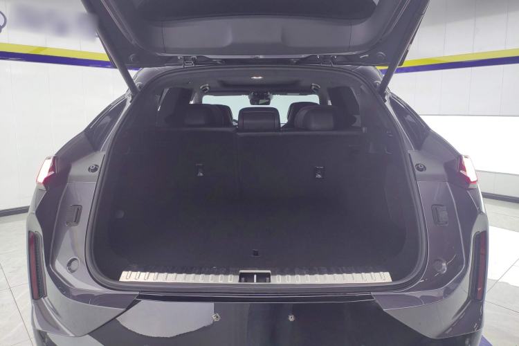 Used Lynk & Co 08 EM-P 2023 220 km Limited-Time Edition
