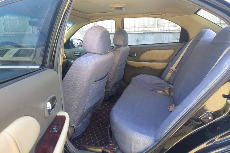 Used Hyundai MoInca 2009 2.0L Automatic Prestige GL Trim
