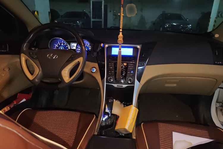 Used Hyundai Sonata 2011 2.0L Automatic Prestige Edition Center Console