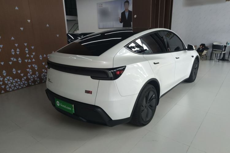 Used Tesla Model Y 2025 Long-Range All-Wheel-Drive Version