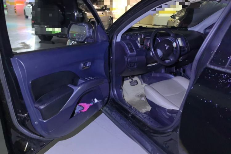 Used Mitsubishi Outlander 2010 Kijang 2.0 Sport Edition Driver Seat