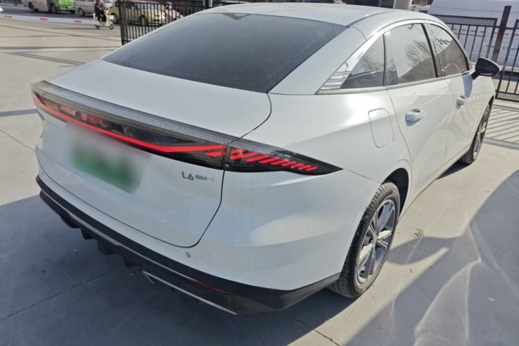 Used Geely Galaxy L6 2025 EM-i 140km Long-Range Version