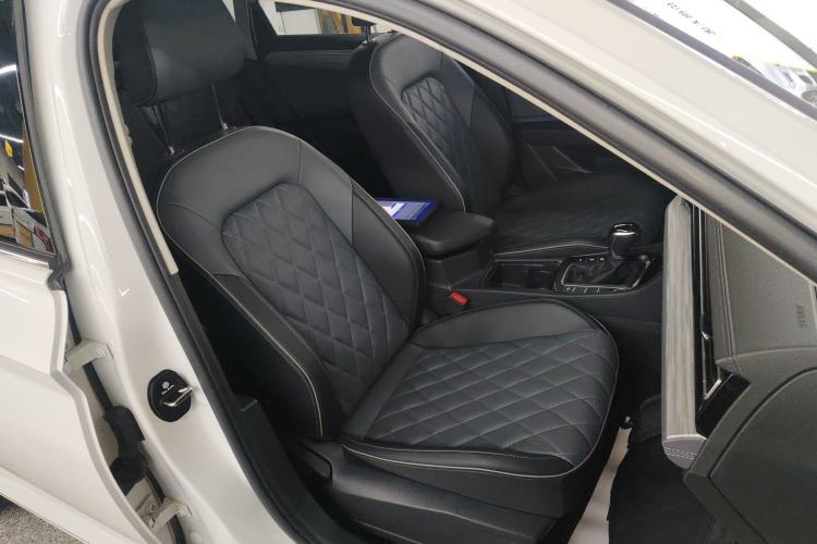 Used Volkswagen Sagitar 2023 300TSI DSG Excellence Edition Right Front Seat