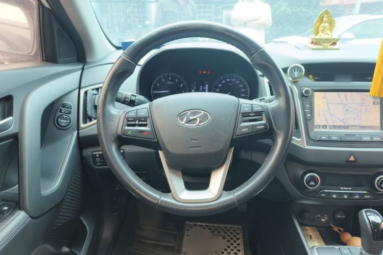 Used Hyundai ix25 2015 1.6L Automatic Two-Wheel-Drive Deluxe DLX Model

