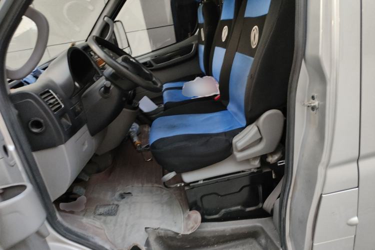 Used Dongfeng Yufeng 2020 2.5T V9 Value-Added Edition Logistics Vehicle Short Wheelbase Mid-Roof Design 5–9 Seater China V Emission Standard ZD25 Left Front Seat