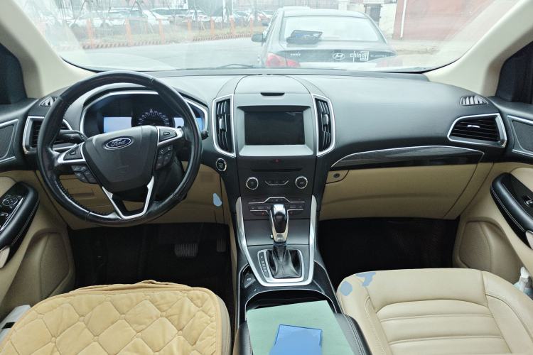 Used Ford Edge 2015 2.0T GTDi Two-Wheel-Drive High-Line Version
