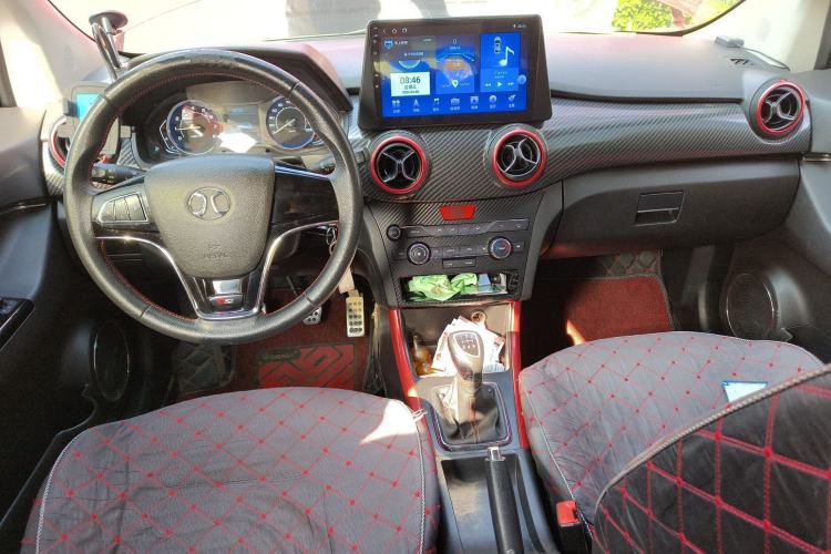 Used BAIC Senova X25 2015 1.5L Manual Elite Edition Center Console