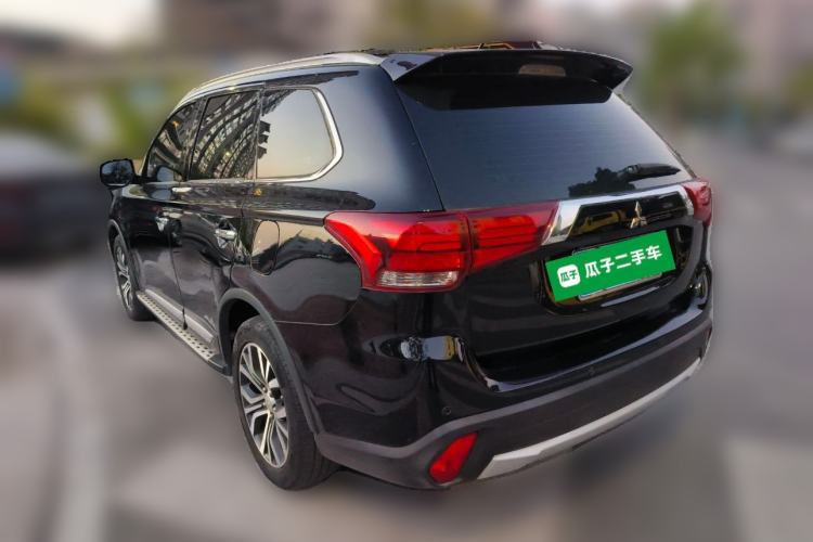 Used Mitsubishi Outlander 2016 2.4L 4x4 Luxury Edition 7-Seater