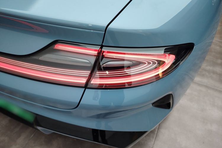 Used Xiaomi Auto SU7 2024 Four-Wheel Drive Ultra-Long Range Advanced Intelligent Driving Max Edition
