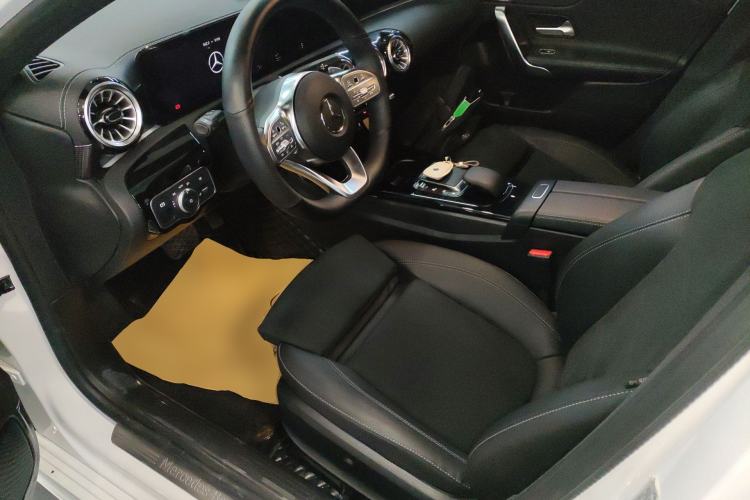 Used Mercedes-Benz A-Class 2022 Revised Version A 200 L Sport Sedan Fashionable Style Left Front Seat