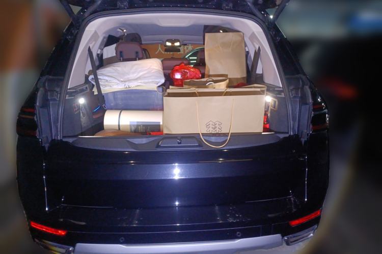 Used BMW X7 2023 xDrive40i Luxury Package with Leading Features Trunk