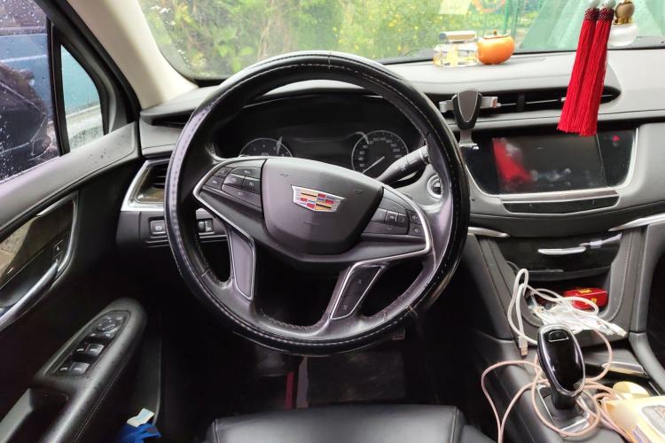 Used Cadillac XT5 2018 25T Luxury Model Steering Wheel