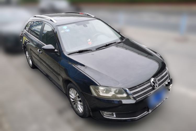 Used Volkswagen Gran Lavida 2013 1.4 TSI Automatic Luxury Model Front Right 45 Deg