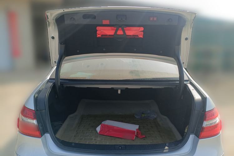 Used Mercedes-Benz E-Class 2009 E 300 Elegant Model
