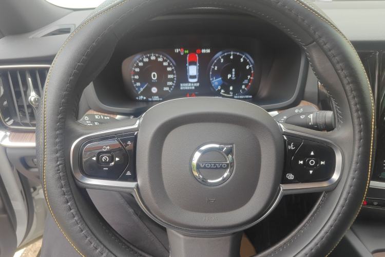 Used Volvo S60 2022 B4 Zhiyuan Luxury Edition