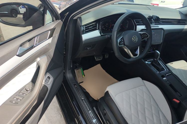 Used Volkswagen Magotan 2023 2 Million Units Commemorative Edition 330TSI DSG Luxury Version Driver Seat