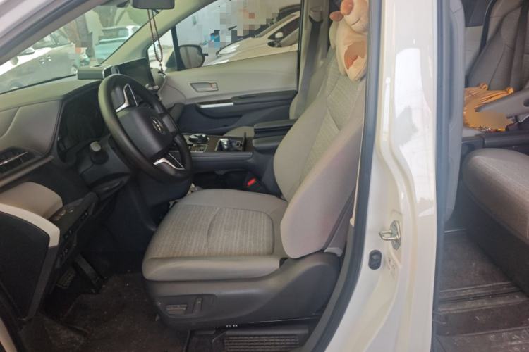Used Toyota Sienna 2023 2.5L Hybrid Comfort Edition