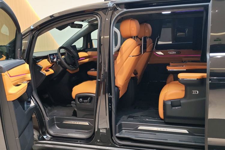 Used Geely Galaxy LEVC L380 2024 140-Degree 6-Seater All-Wheel-Drive Ultra