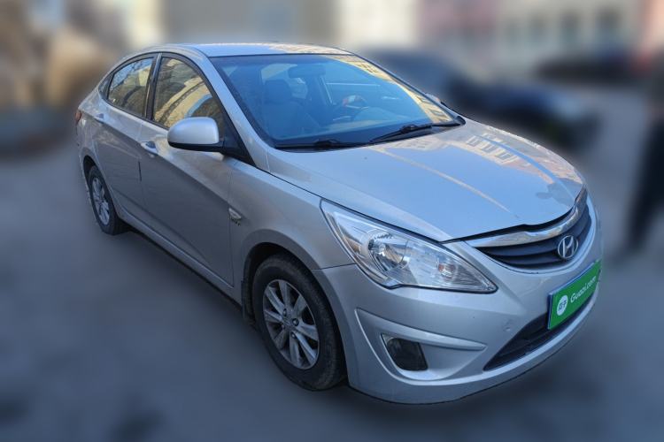 Used Hyundai Verna (older generation) 2010 Sedan 1.4L Manual Comfort GS Front Right 45 Deg