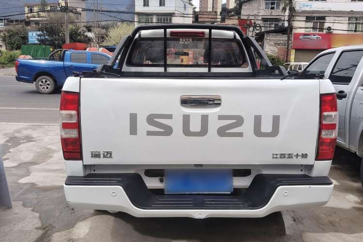 Used Isuzu JLM 2018 2.5T Two-Wheel Drive Diesel Luxury Version with Extended Cargo Bed JE4D25Q5A