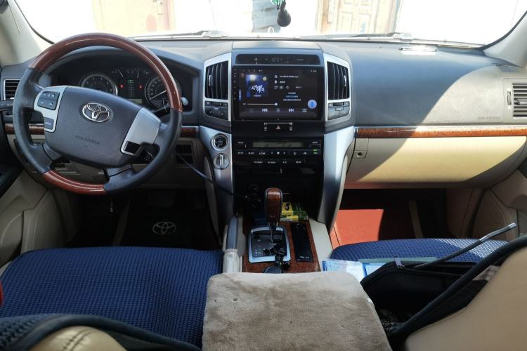 Used Toyota Land Cruiser 2012 4.0L Automatic VX
