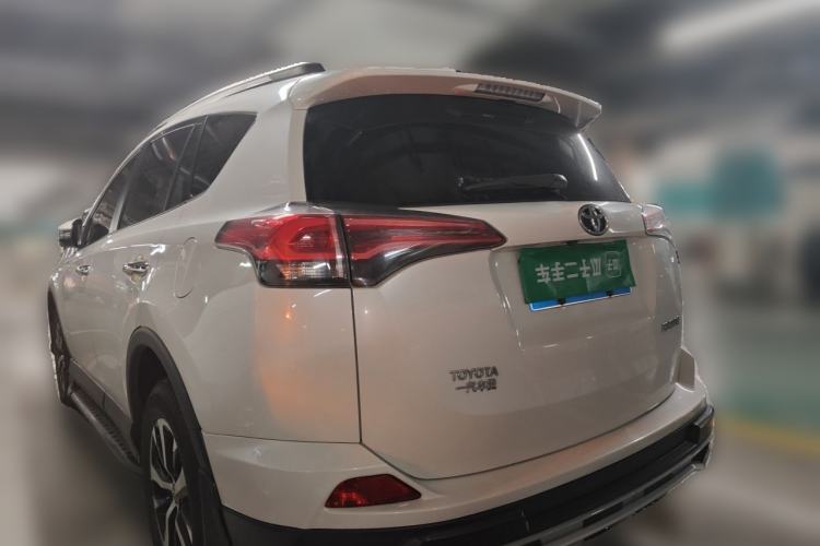 Used Toyota RAV4 2016 2.0L CVT Two-Wheel Drive Comfort Edition China V Standard