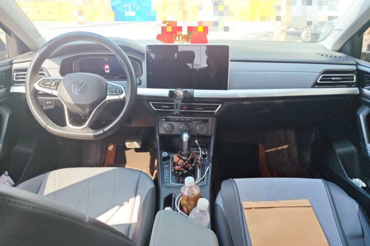 Used Volkswagen Lavida 2023 1.5L Automatic 5 Million Edition Center Console