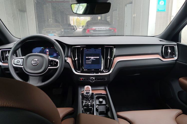 Used Volvo S60 2025 B4 Zhiyuan Luxury Edition Center Console