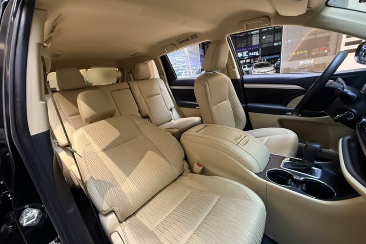 Used Toyota Highlander 2021 2.0T Two-Wheel Drive Elite Version 7-Seater Interior 3