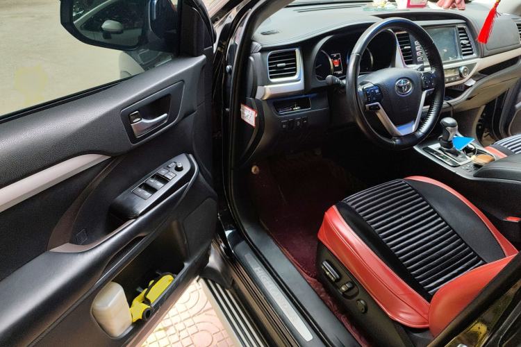 Used Toyota Highlander 2018 2.0T Four-Wheel Drive Luxury Version 7 Seats China VI Standard Driver Seat