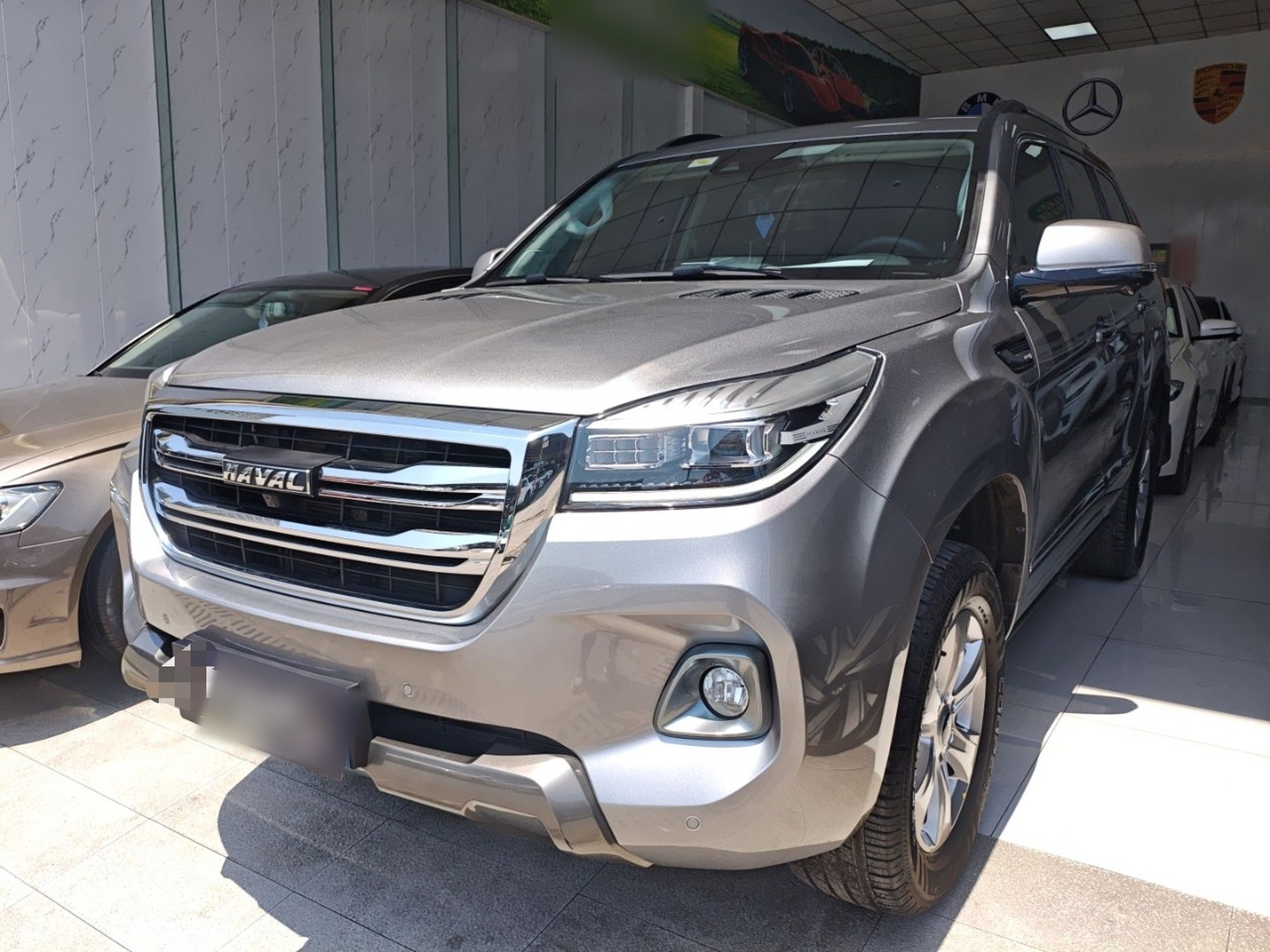 تحت مقدمة السيارة