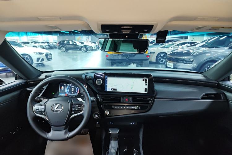 Used Lexus ES 2023 200 Excellence Edition
