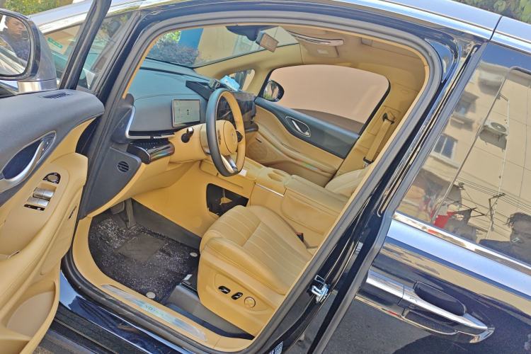 Used VOYAH Dream 2025 PHEV Four-Wheel Drive Excellence Kunpeng Edition Driver Seat